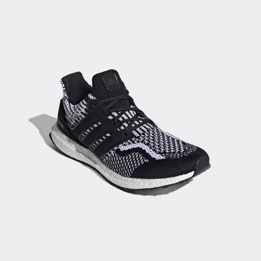 ADIDAS ULTRABOOST 5.0 DNA   נעלי ריצה לגבר