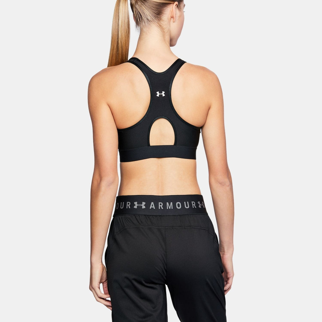 Under Armour Mid Sports Bra חזיית ספורט לנשים